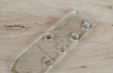 Треугольник для полкодержателей